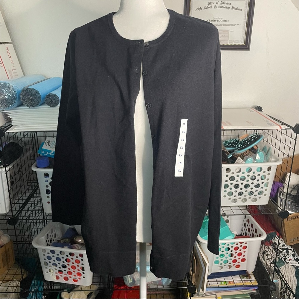 Black button up sweather NWT smoke and pet friendly